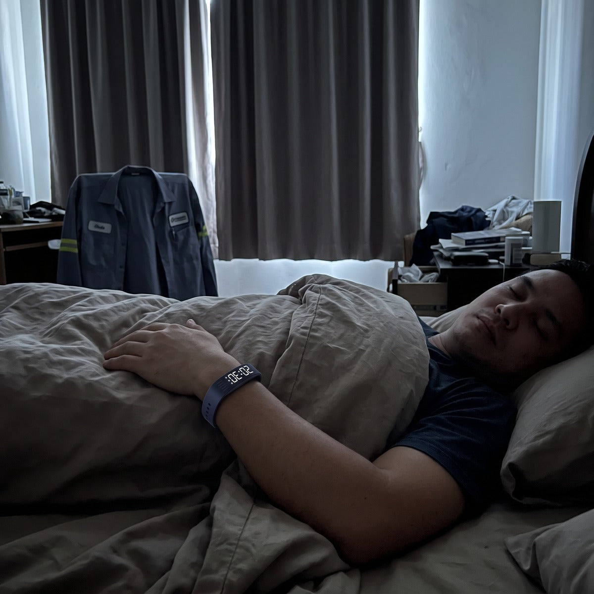 Man wearing a Blue watch at home